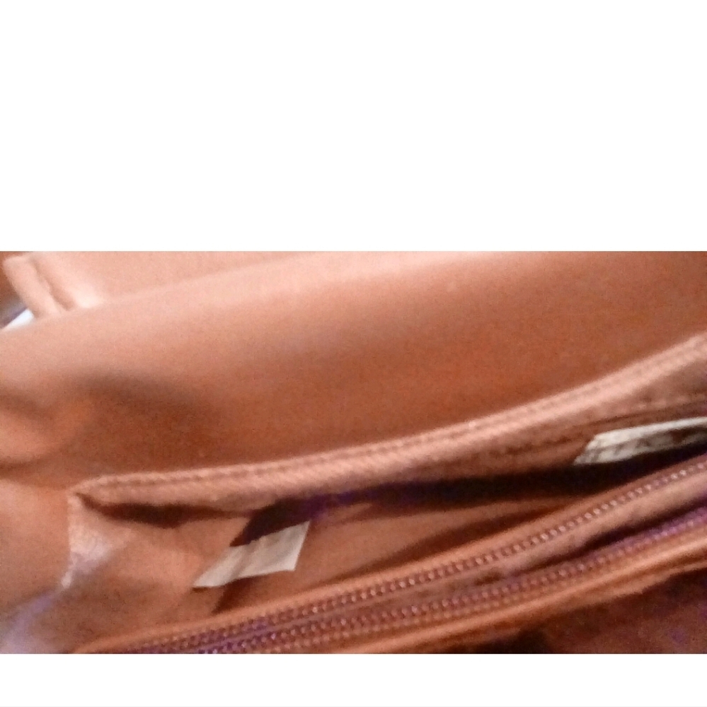 Mondani Leather Shoulderbag - Picture 8 of 8